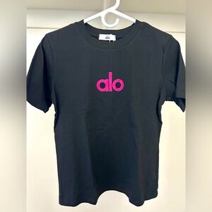 ALO Yoga Women's Black T-shirt